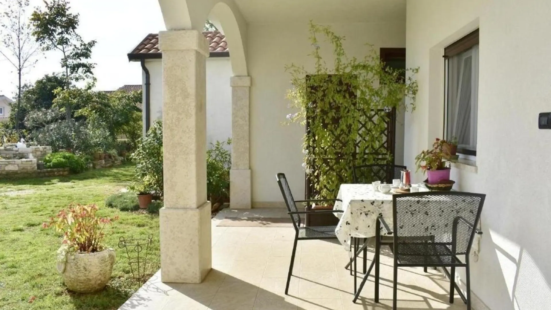 Neue Wohnung In Valica Mit Grossem Garten Umag Hırvatistan